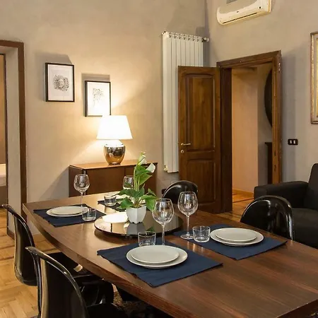 In Coronari Luxury شقة
