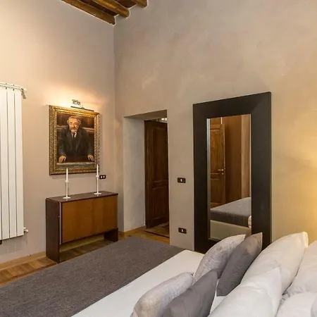 In Coronari Luxury * روما